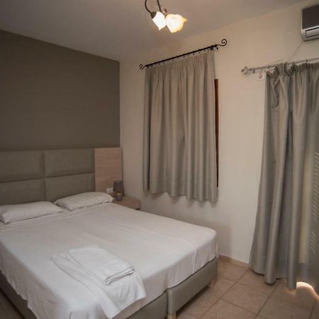 T'Aloni Hotel Chortata Bagian luar foto