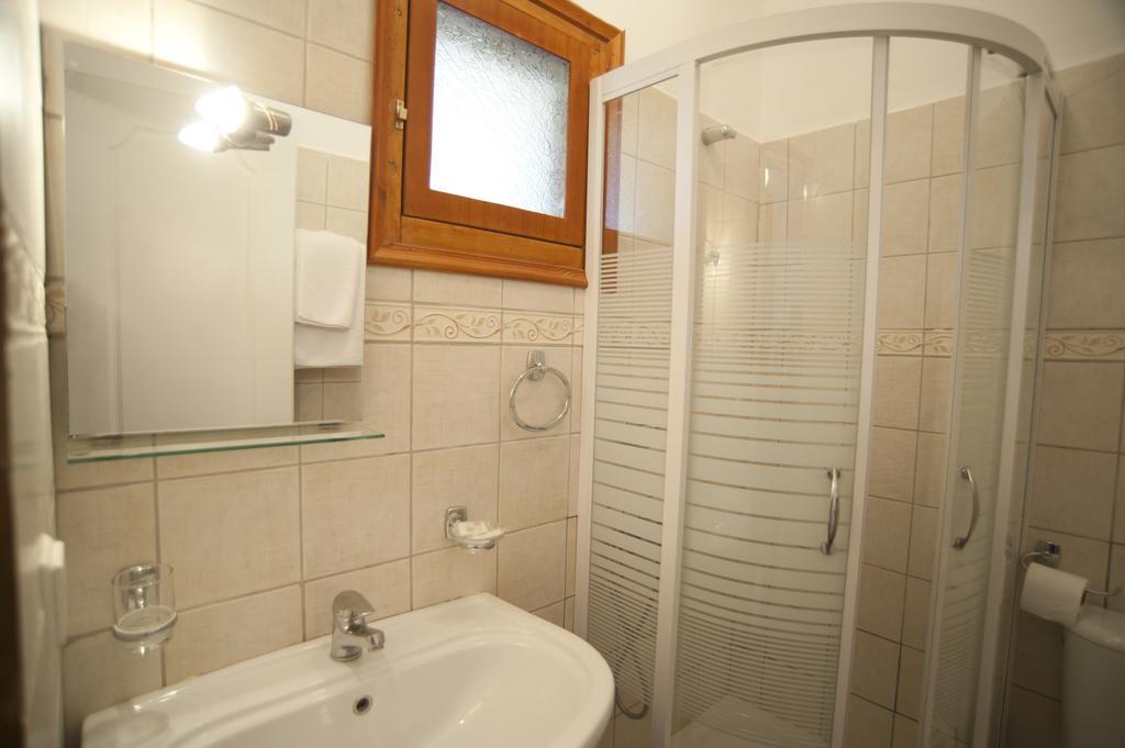 T'Aloni Hotel Chortata Bagian luar foto