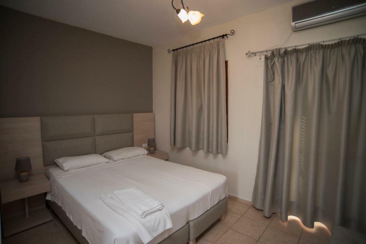 T'Aloni Hotel Chortata Bagian luar foto
