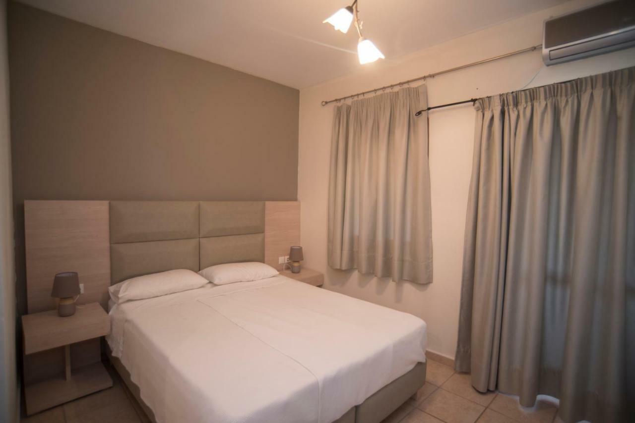 T'Aloni Hotel Chortata Bagian luar foto