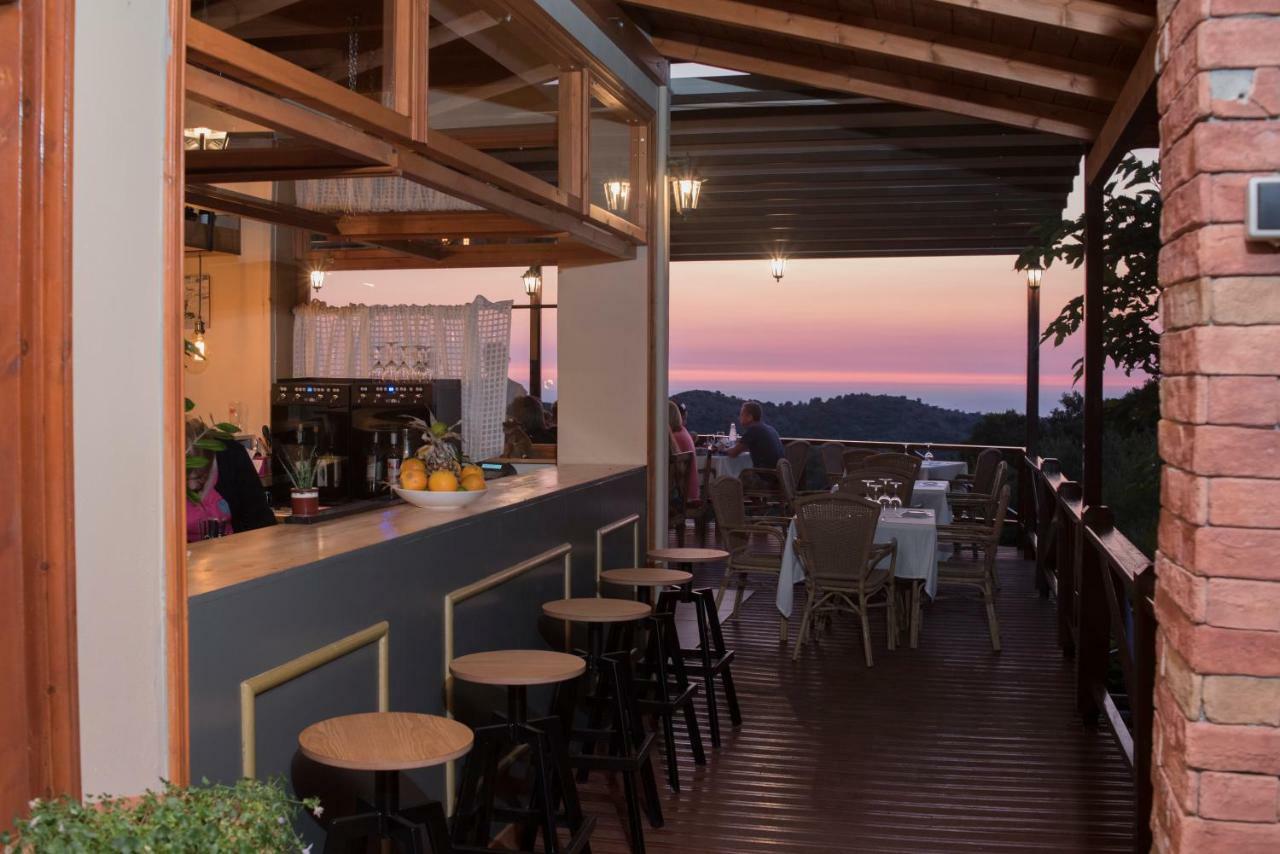 T'Aloni Hotel Chortata Bagian luar foto
